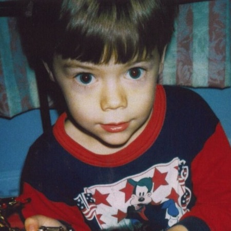 throwback, Harry Styles Posts a picture of when he was younger to social Media